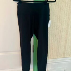 NWT- Womens Beyond Yoga 3/4 black legging- XL